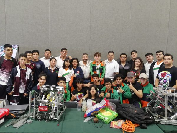 Alumnos del Cecytem participan en Campeonato Nacional de Robótica
