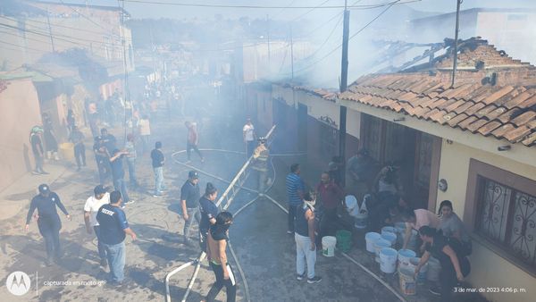 Incendio consume casa en su totalidad