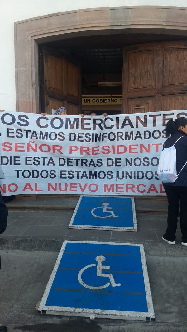 Se reúnen comerciantes con Julio Arreola, Presidente de Pátzcuaro