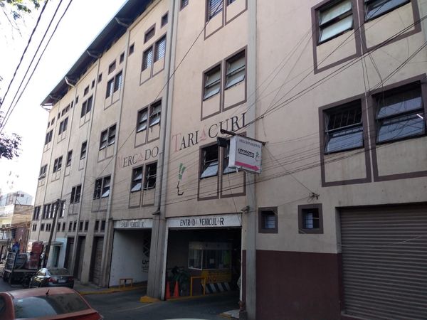 Locales desocupados y falta de mantenimiento en el Mercado Tariacuri de Uruapan