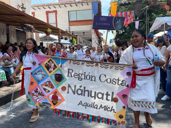Inicia Tianguis Artesanal de Domingo de Ramos en Uruapan