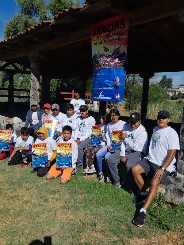 Canoistas de Uranden son deportistas con causa, realizaron campaña de limpieza