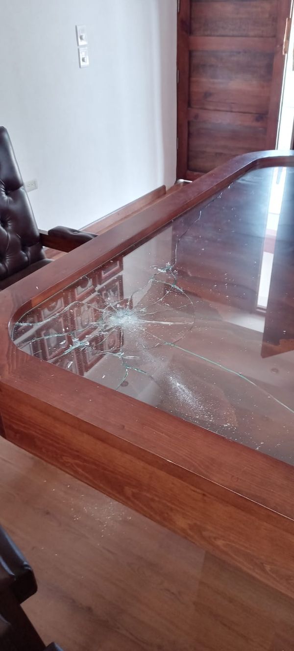 Comuneros en Paracho, causan destrozos a la presidencia