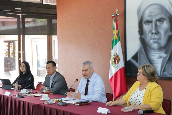 Nueva ley de movilidad regulará servicio de grúas y transporte para agricultores: Bedolla