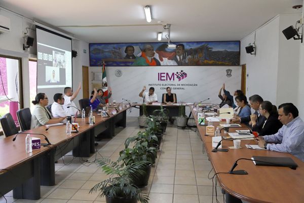 Multan a servidores públicos por difundir sus informes de labores fuera de la ley