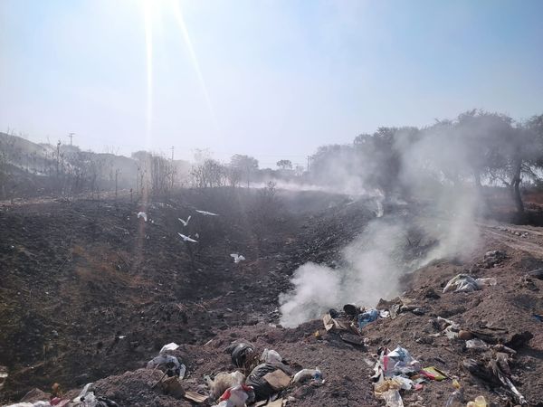 Controlado incendio en basurero de Cuitzeo