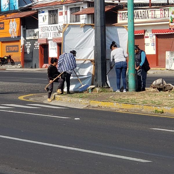 Vecinos levantan la basura en la zona sur de Pátzcuaro