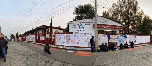 Alumnas del CBTis 94 se manifiestan