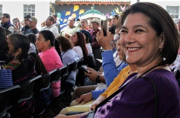 Renuncia funcionaría del Ayuntamiento de Pátzcuaro.