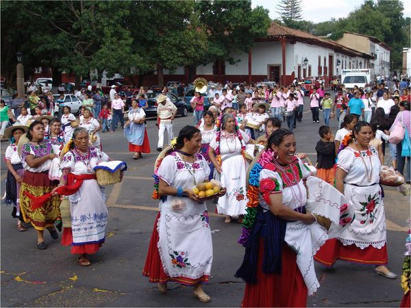 Iniciaron las fiestas de corpus en Michoacán