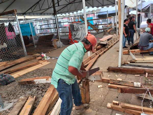 Comerciantes reubicados de Pátzcuaro recibirán apoyos la próxima semana