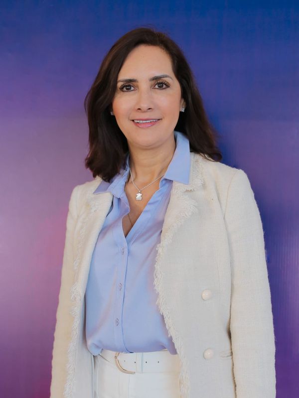 Macarena Chávez solicita revisión de los nuevos libros de texto de la SEP