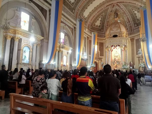 Continúa agenda de festejos de Colonias y Calles Unidas de Pátzcuaro con misa de acción de gracias en la Basílica de la Virgen de la Salud