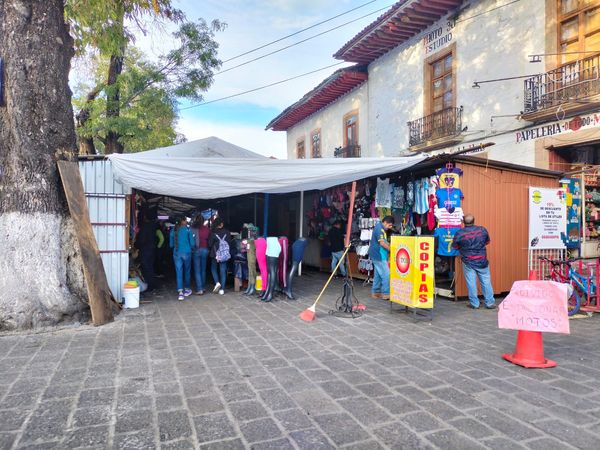 Comerciantes seguirán en la calle Iturbe en el Centro de Pátzcuaro, dicen no se reubicarán