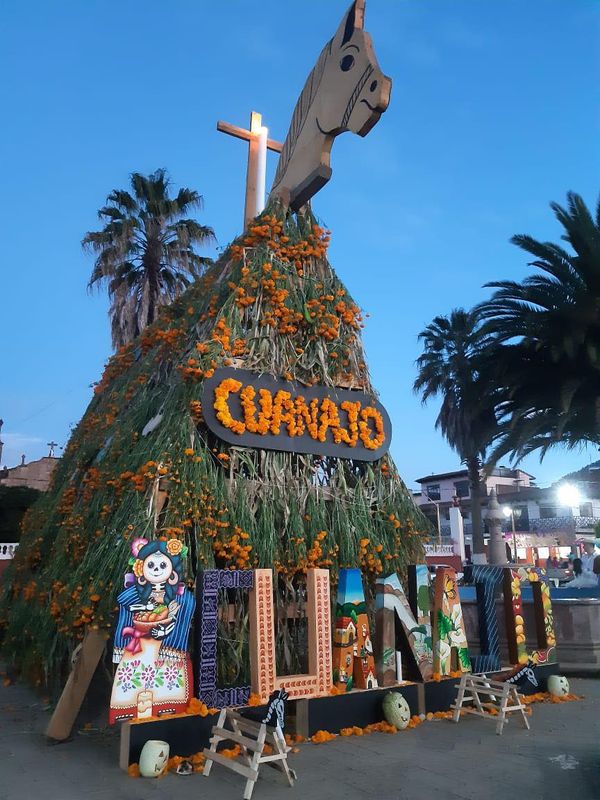 Llegan a caballo las ánimas a Cuanajo