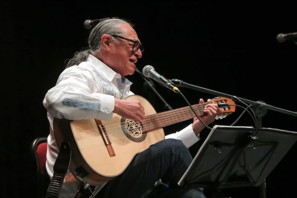 Gabino Palomares le canta al amor y a la izquierda mexicana, en el Melchor Ocampo