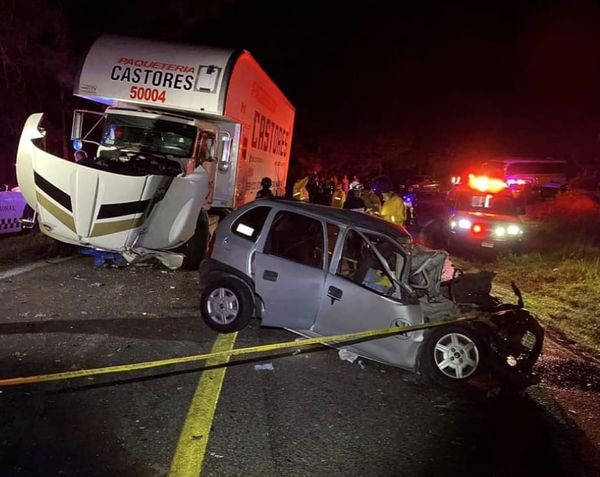 Accidente deja tres personas muertss y dos mas lesionadas la noche de este sábado