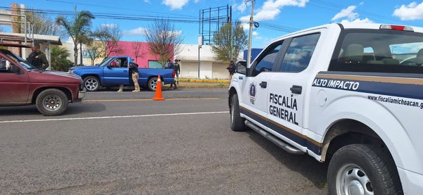 Por detención de menores, habitantes cierran carretera en Salvador Escalante