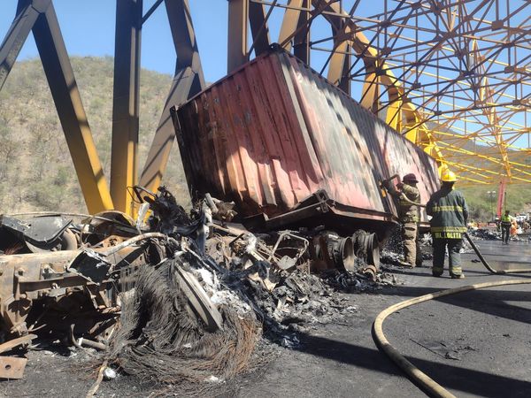 Sin daño estructural, puente de la Siglo XXI; apuran trabajos para reabrir circulación: PC