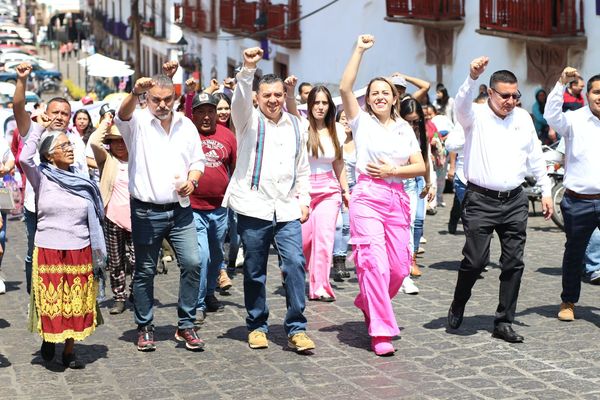 Efraín Pérez Lombera saluda a ciudadanos y presenta sus propuestas en Pátzcuaro