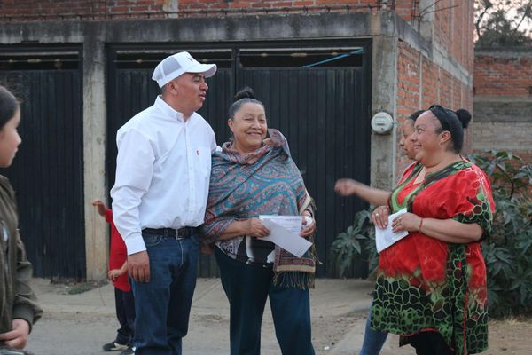 Efraín Pérez Lombera se compromete con las familias de Pátzcuaro