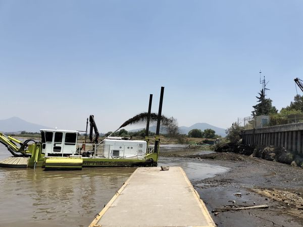 Marina ya trabaja en el Lago de Pátzcuaro