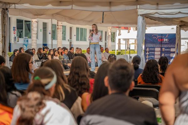 Dialoga Samanta Flores con estudiantes de la UPM Campus Pátzcuaro; los jóvenes se suman al proyecto