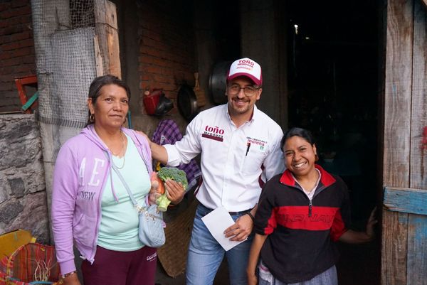 Toño Mendoza ratifica su compromiso con las jefas de familia