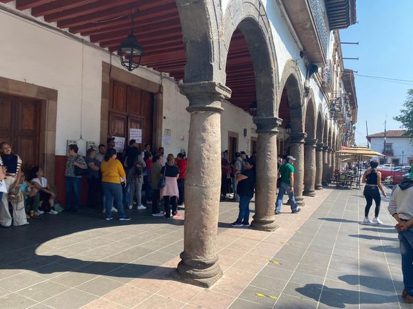 Sindicalizados del Ayuntamiento de Pátzcuaro se manifiestan, dicen han sido violentados sus derechos laborales