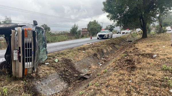 Volcadura con lesionados en Huiramba