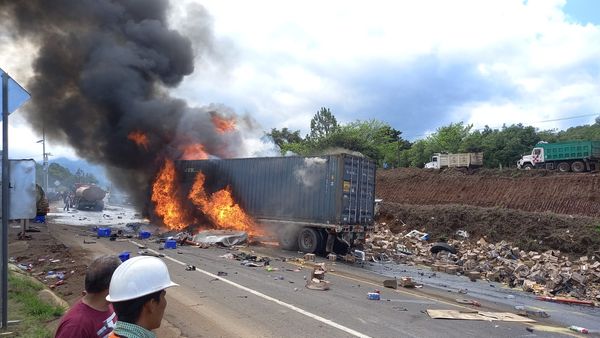 Tráiler sin frenos dejó personas sin vida