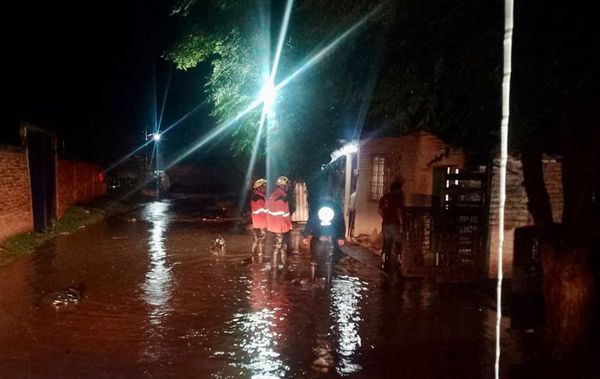 PC estatal brinda apoyo en Tangamandapio y Chavinda ante inundaciones