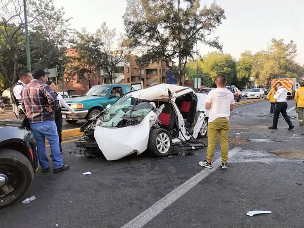 Dos lesionados en Morelia por choque