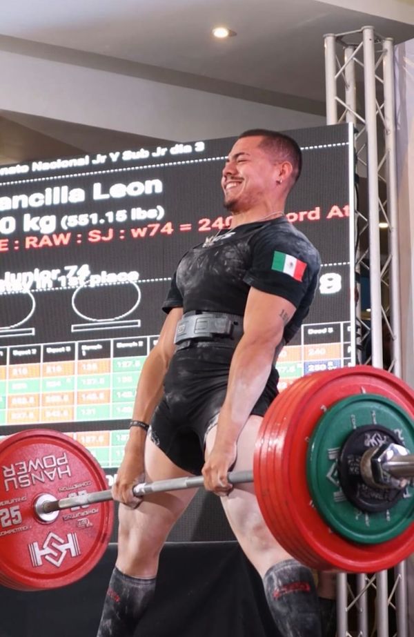 Alumno del Cecytem representará a México en campeonato mundial de levantamiento de potencia
