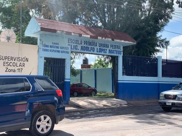Alumno de primaria fue rociado con insecticida por su maestra