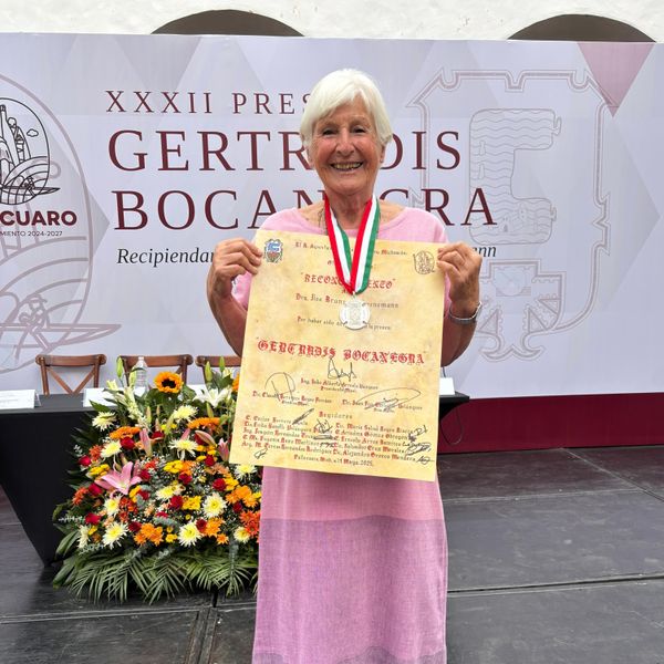 Se entrega la presea Gertrudis Bocanegra a la Dra. Ilse Brunner