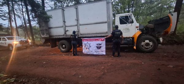 Roban aguacate por caseta de Zirahuén