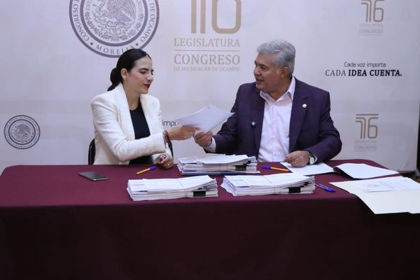En acto de Entrega - Recepción, Giulianna Bugarini recibe formalmente la Presidencia de la Mesa Directiva del Congreso