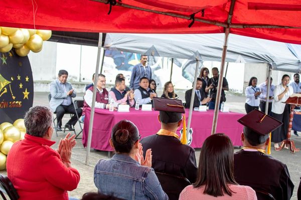 Se graduan en Derecho y Ciencias Jurídicas dos privados de la libertad