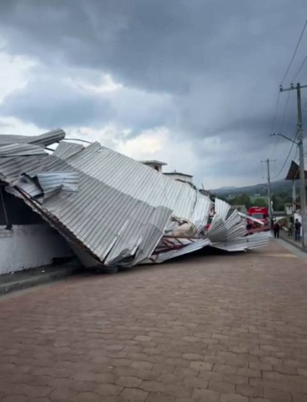 Torbellino afectó casas en Opopeo