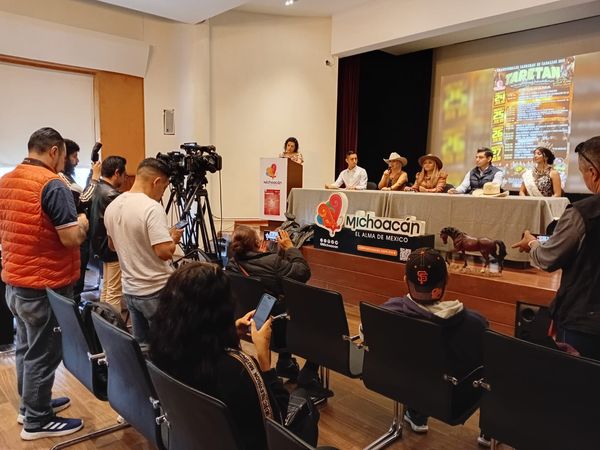 Taretan se viste de fiesta con sus tradicionales carreras de caballos: Sectur