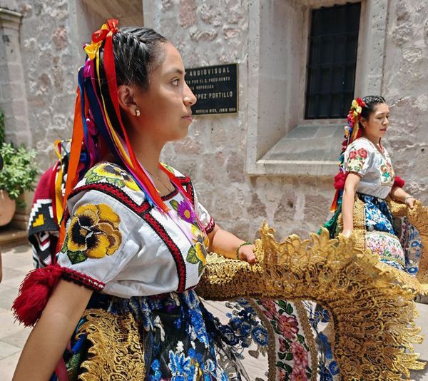 Santa Ana Zirosto se viste de fiesta para su festival de danzas tradicionales: Secum