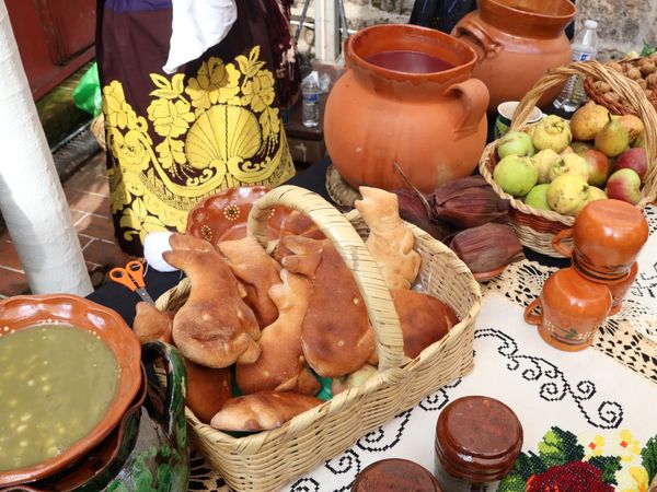 Pichátaro te espera para disfrutar de su feria del mueble y textil bordado: Casart