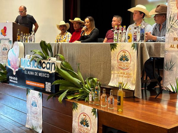 Vive la tradición y el sabor en la feria del mezcal de Turicato: Sectur