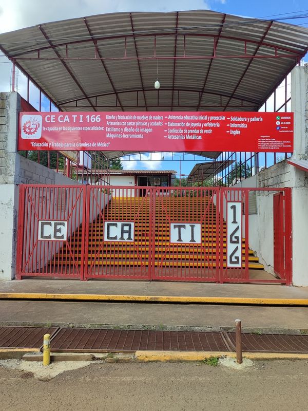 Estudia en el CECATI 166 de Santa Clara del Cobre