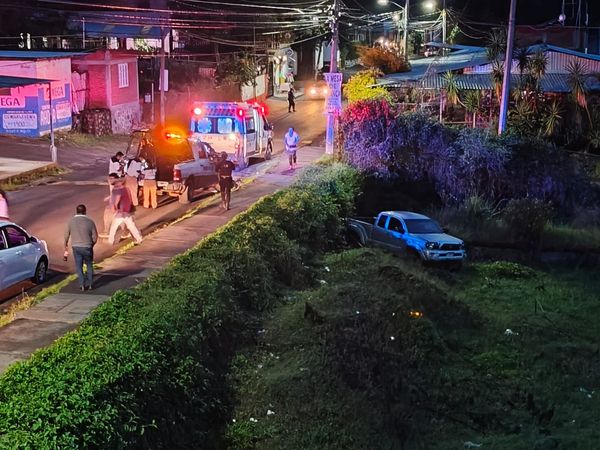 Pareja queda herida en accidente vial