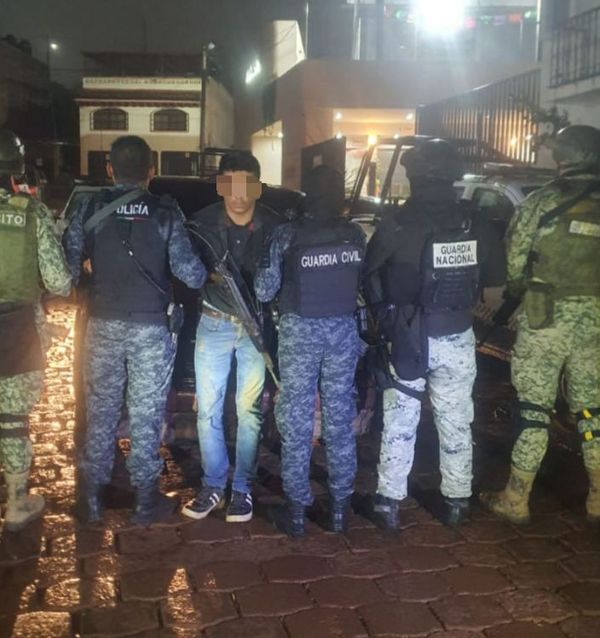 Viajaba con un “cuerno de chivo” y fue detenido