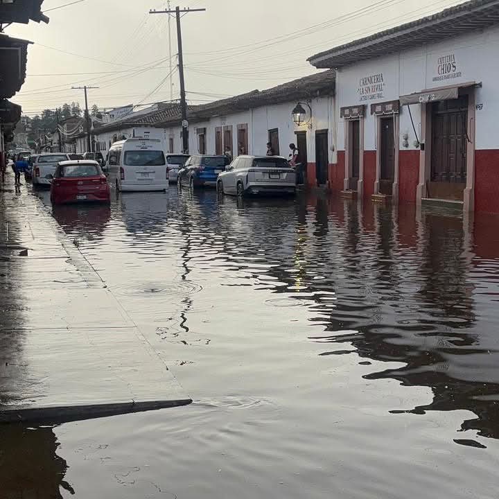 Encharcamientos severos en Pátzcuaro por lluvia