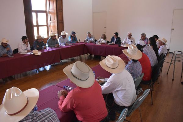 Establece Gobierno de Michoacán y autoridades federales mesa de trabajo con productores del campo