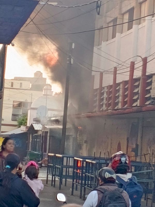 Apenas está mañana se registró el incendio y explosión de un puesto de pirotecnia en el tianguis de la avenida Pedregal